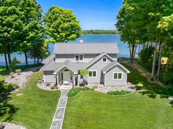 3154 Bancroft, Honor, MI 49640