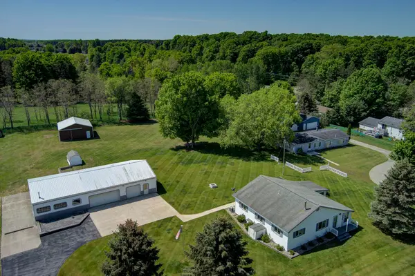 2072 E Potter, TraverseCity, MI 49696