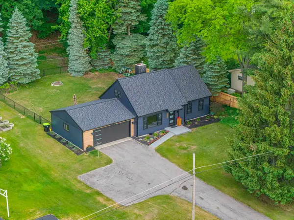7284 S West Bayshore, TraverseCity, MI 49684