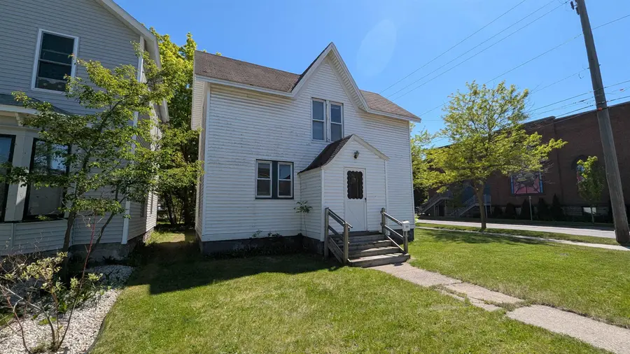 204 E Eighth ST, Traverse City, MI 49684 - #3