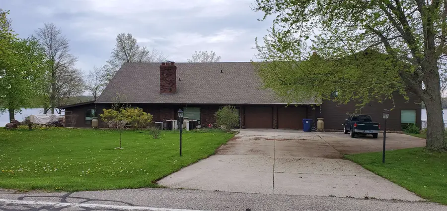 1084 Clubhouse, Weidman, MI 48893 - #2