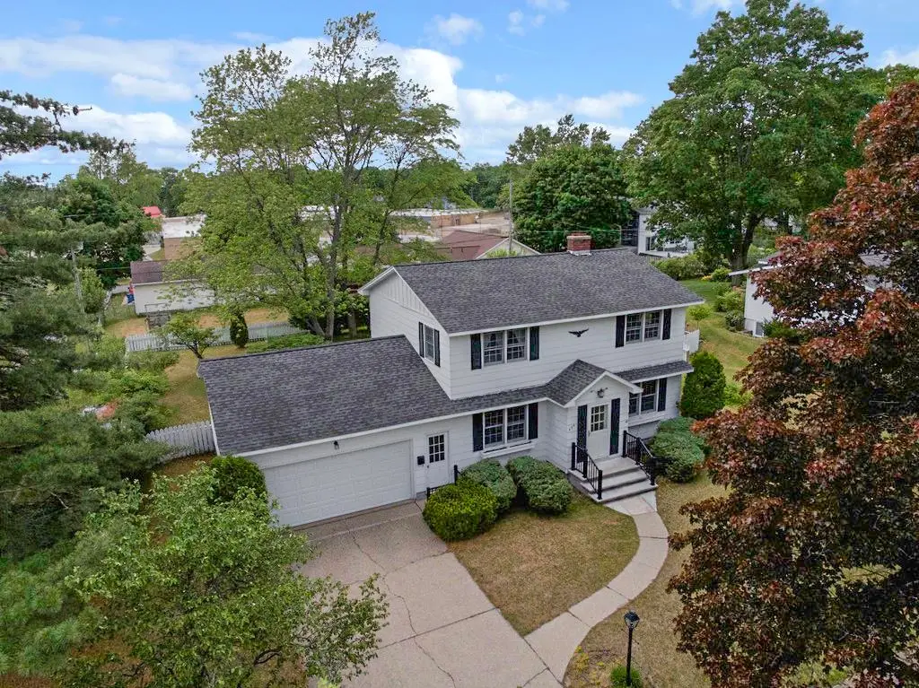 424 Crestview PL, Cadillac, MI 49601 - #1