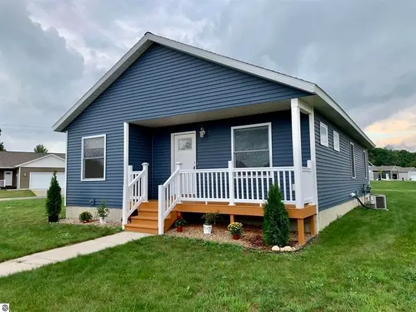 742 Ashland DR, TraverseCity, MI 49696