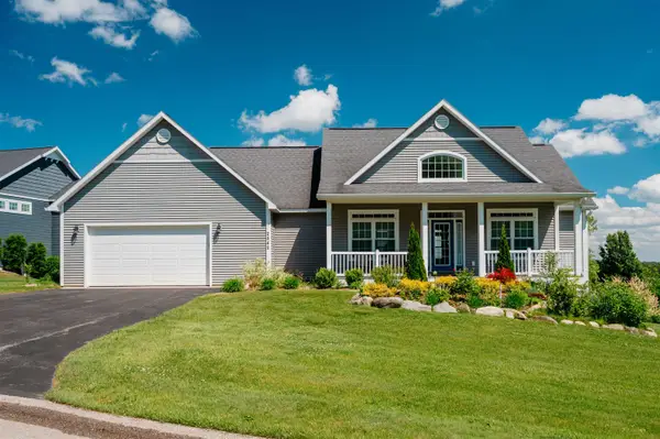 2542 W Crown, TraverseCity, MI 49685