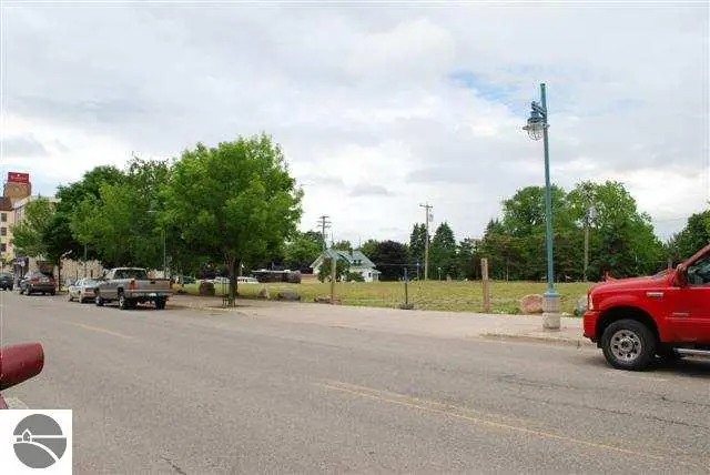 118 W Portage, Sault Ste Marie, MI 49783 - #2