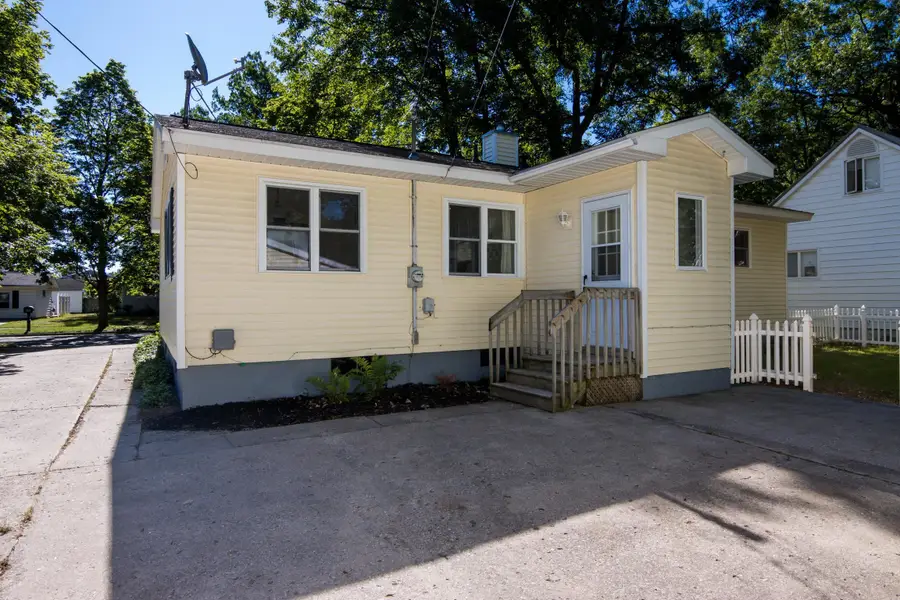 1222 Arbutus, Traverse City, MI 49686 - #3