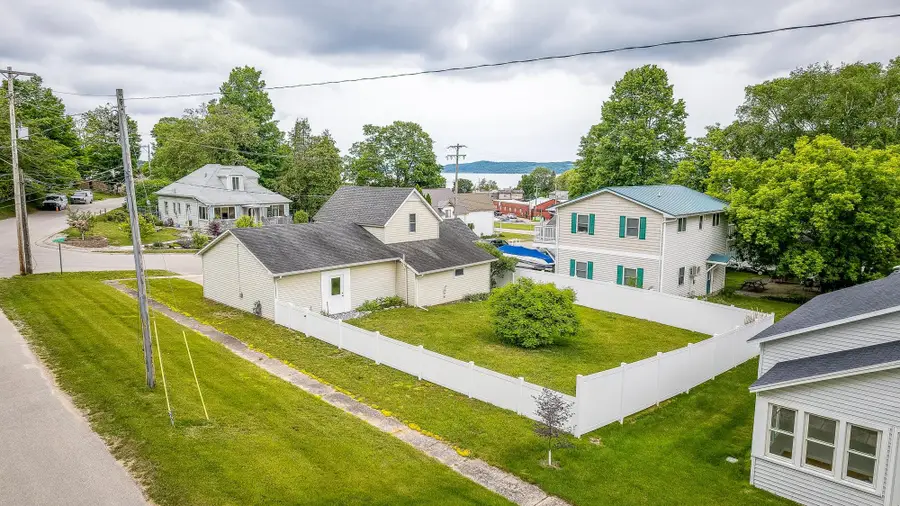 323 Benzie, Beulah, MI 49617 - #2