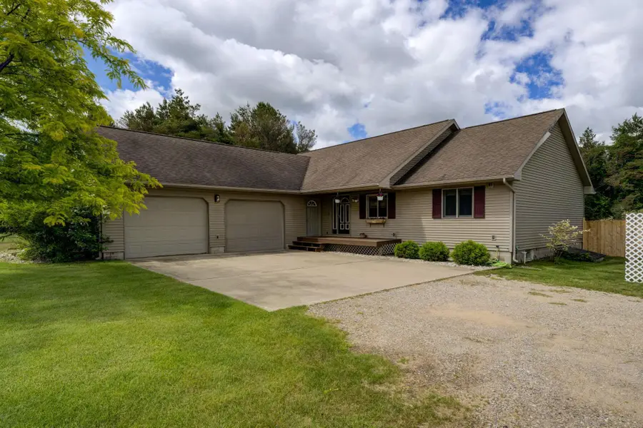 6151 Smith RD, Rapid River, MI 49676 - #3