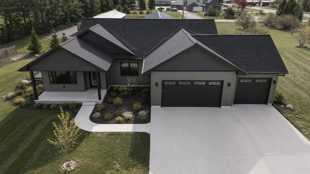 4054 Center Farm LN, Traverse City, MI 49685 - #1