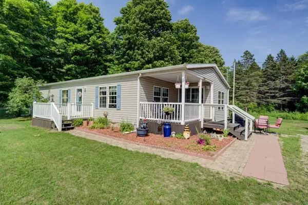223 Pinecrest LN, Beulah, MI 49617