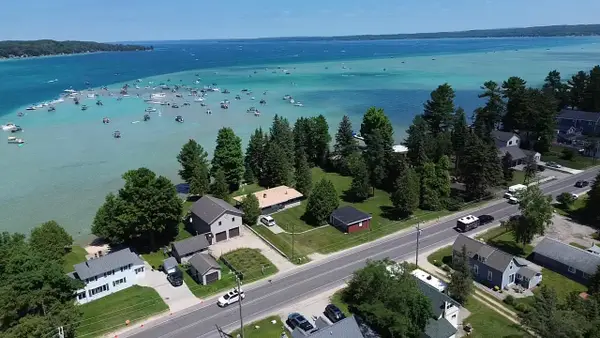 7516 Crystal Beach, RapidCity, MI 49676
