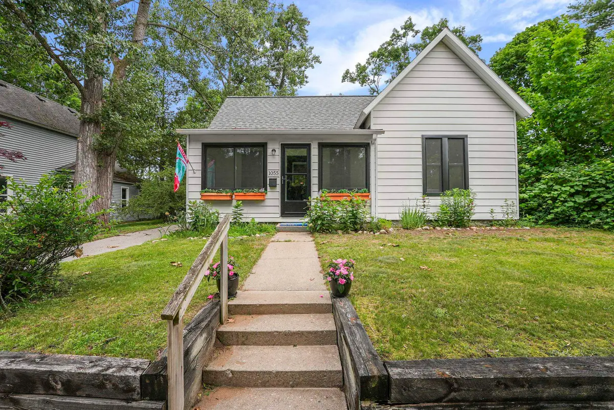 1055 Washington ST, Traverse City, MI 49686 - #1