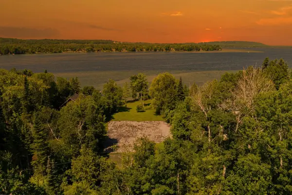 N Sunset Shores DR, LakeLeelanau, MI 49653