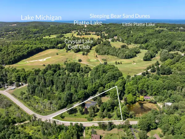 8468 Narrow Gauge RD, Beulah, MI 49617