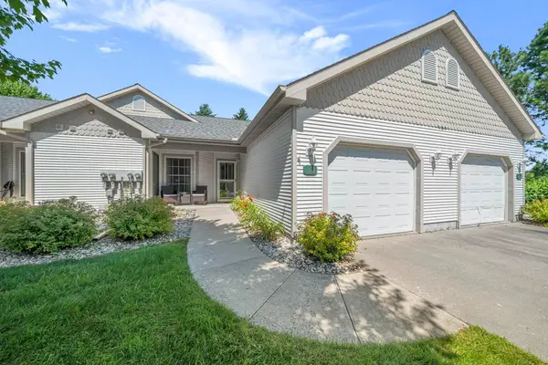 608 Meadowview LN, ElkRapids, MI 49629