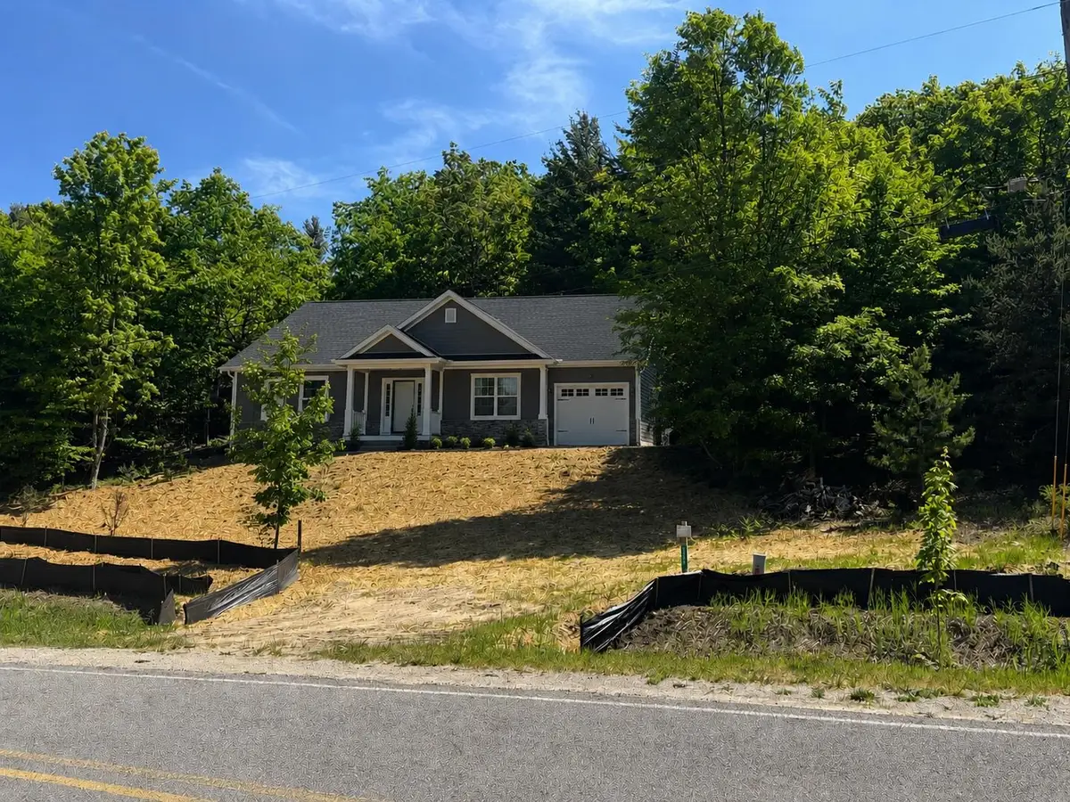 9394 E Hoxie RD, Cedar, MI 49621 - #1