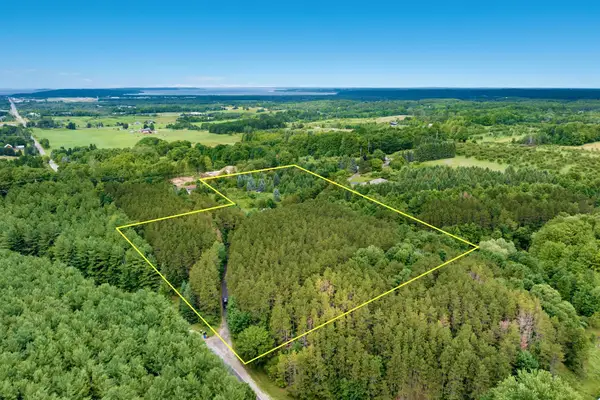 910 Rusch View, TraverseCity, MI 49696