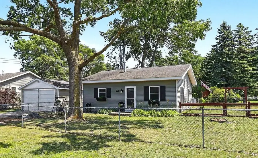 552 W 15th, Traverse City, MI 49684 - #2