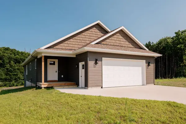 862 Coyote LN, TraverseCity, MI 49696