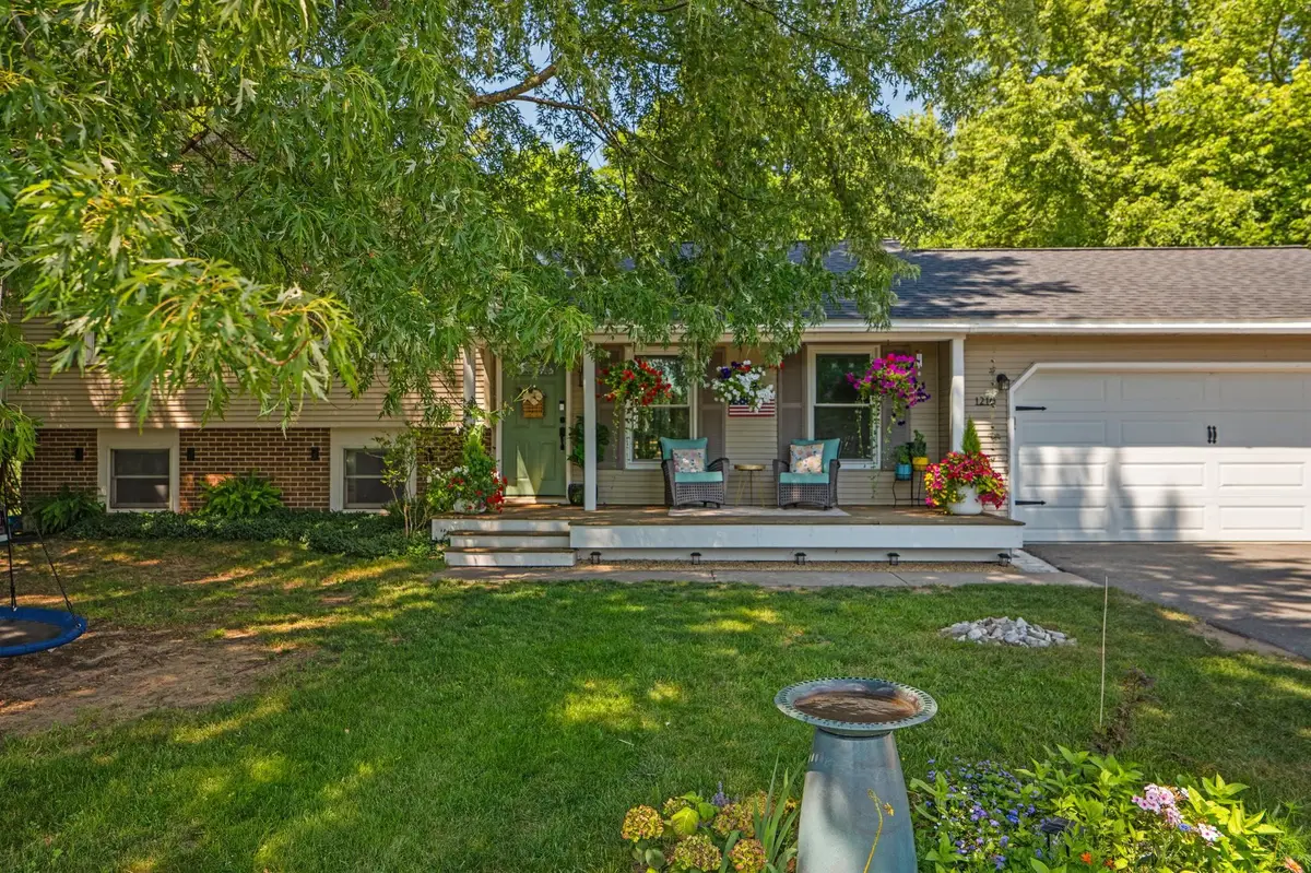 1216 Valley DR, Traverse City, MI 49685 - #1
