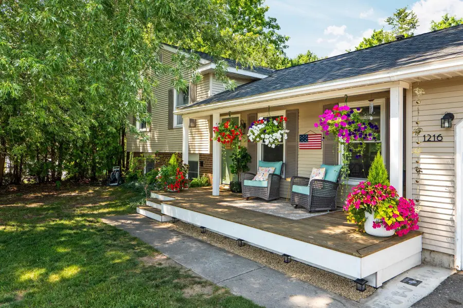 1216 Valley DR, Traverse City, MI 49685 - #2