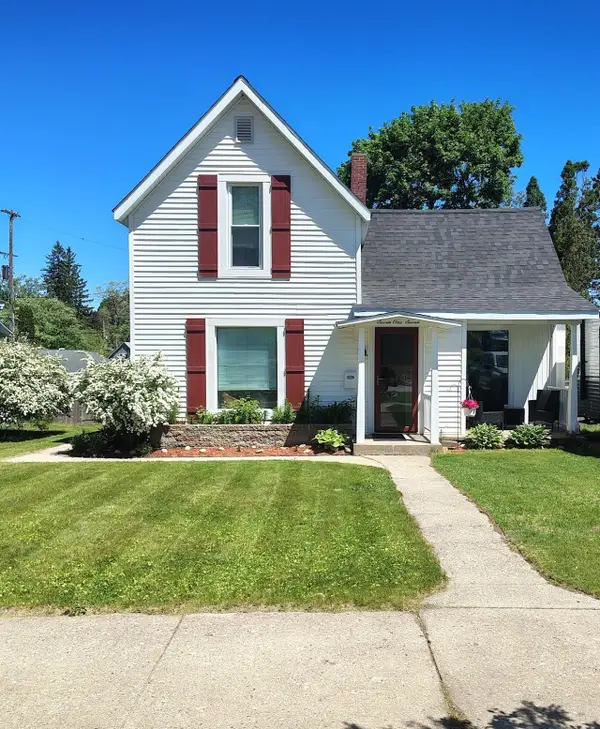 717 E Garfield ST, Cadillac, MI 49601