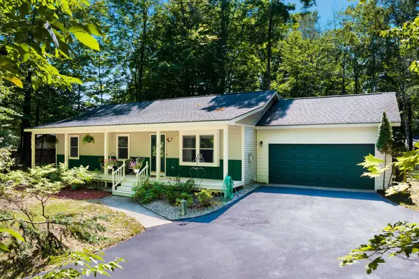 272 Lauri Wil LN, TraverseCity, MI 49696