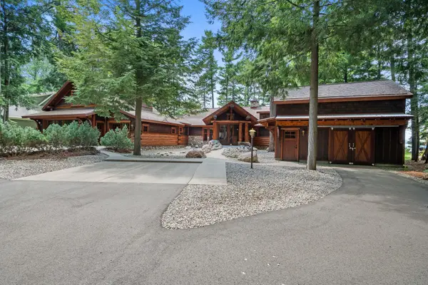 8739 Skegemog Point RD, Williamsburg, MI 49690