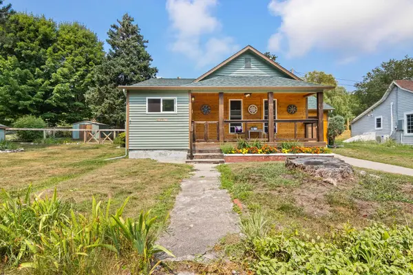 915 Elm, Frankfort, MI 49635