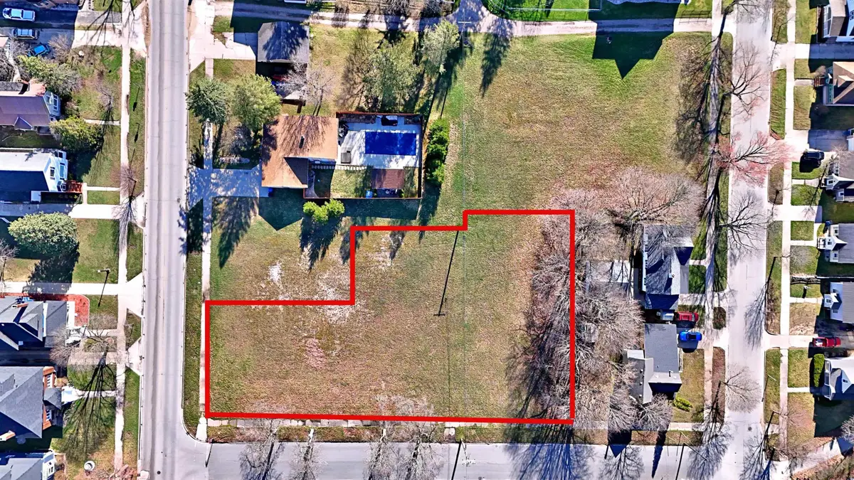 702 E Division ST, Cadillac, MI 49601 - #1