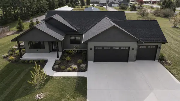 4054 Center Farm LN, TraverseCity, MI 49685