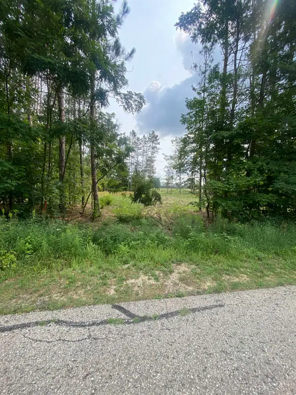 413 Maplebrooke, Cadillac, MI 49601