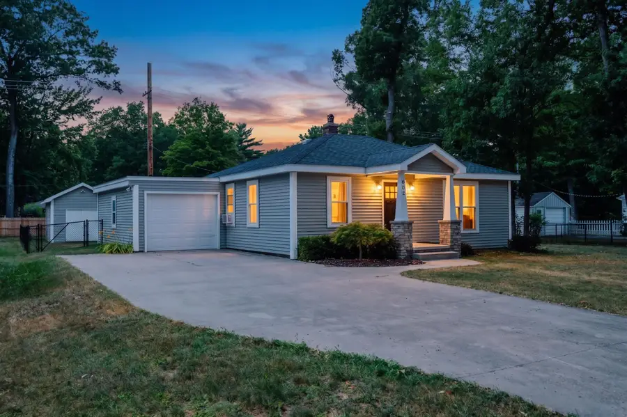 602 Cromwell DR, Traverse City, MI 49686 - #3
