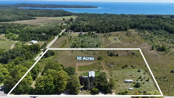 4200 N Putnam, SuttonsBay, MI 49682
