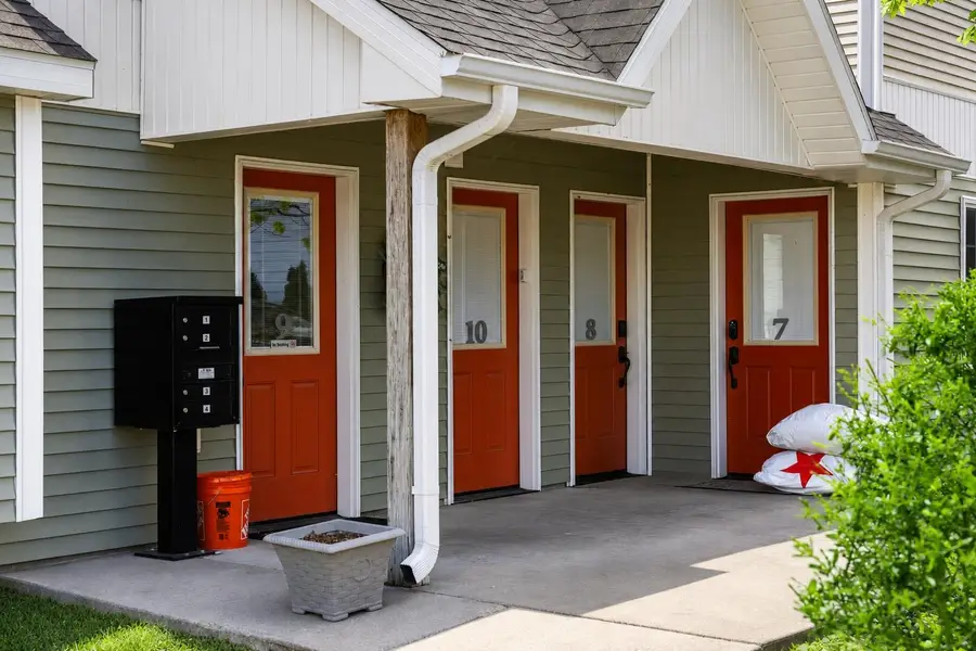 145 E Eighth ST, Traverse City, MI 49684 - #2