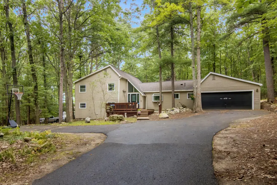 4176 Circle View DR, Williamsburg, MI 49690 - #2