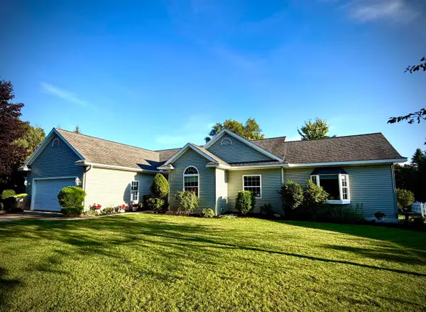 7443 Meadow LN, Bellaire, MI 49615