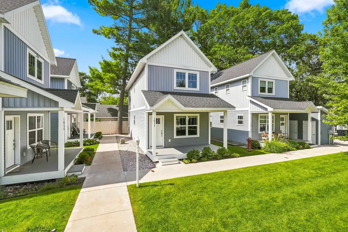 1011 E Front ST, Traverse City, MI 49686 - #1
