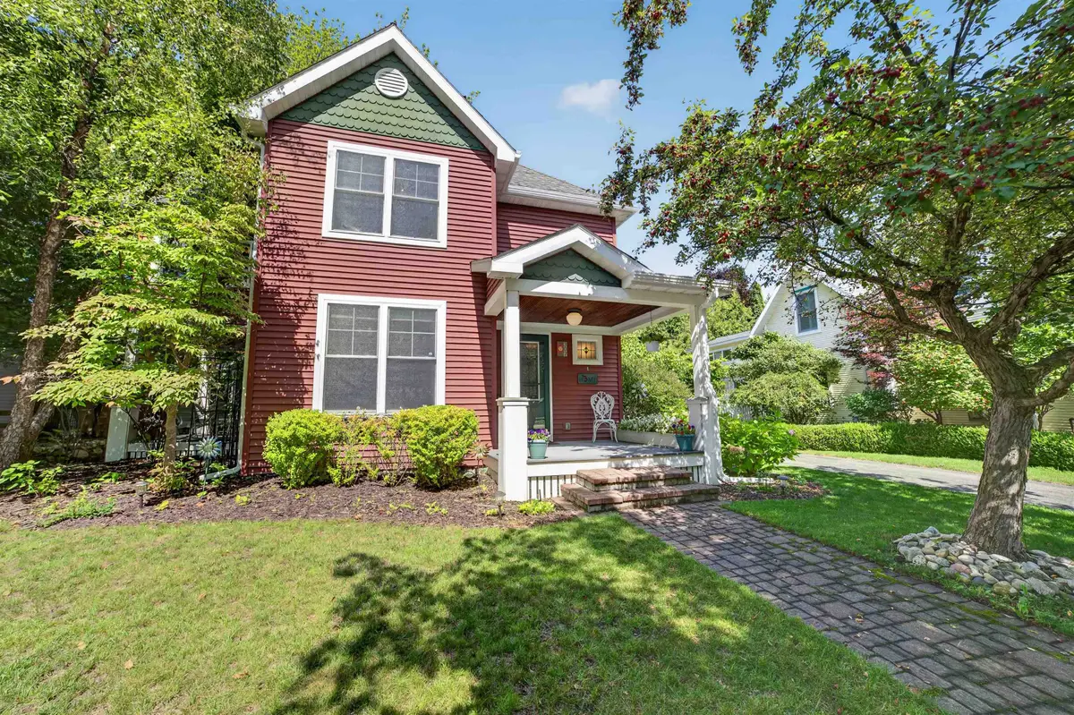307 Antrim ST, Charlevoix, MI 49720 - #1