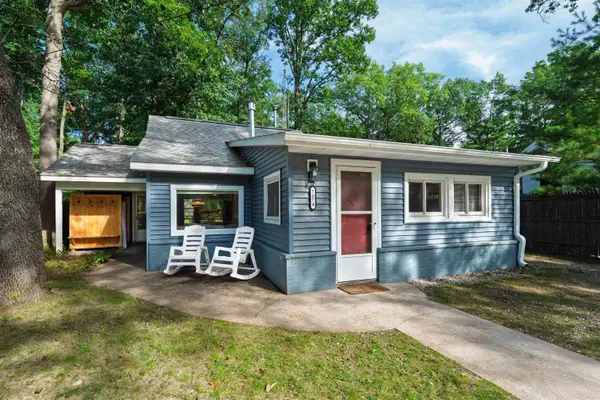 7674 Ladd DR, RapidCity, MI 49676