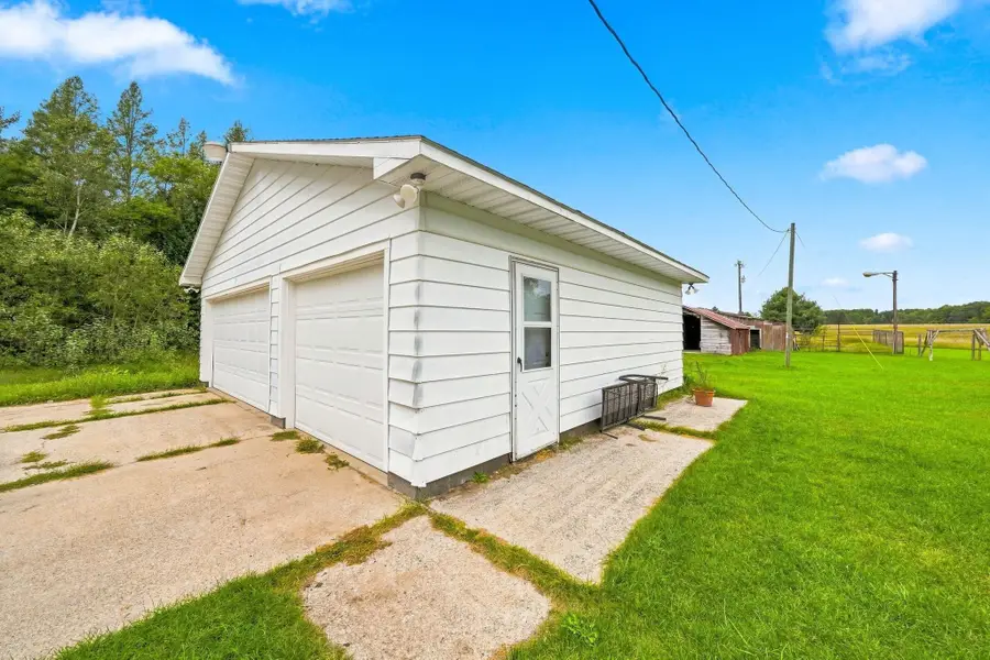 3433 E 46 RD, Cadillac, MI 49601 - #2