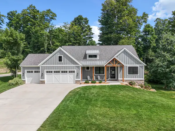 9351 E Summerfield DR, TraverseCity, MI 49684