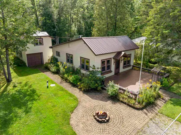 8485 Bay Point, Beulah, MI 49617
