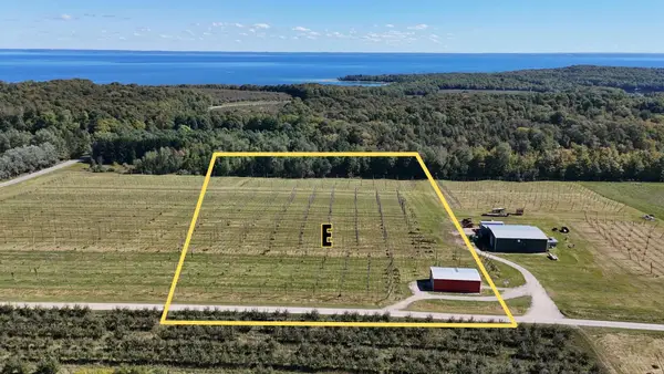 5790 (Parcel E) N Omena Rise, Northport, MI 49670