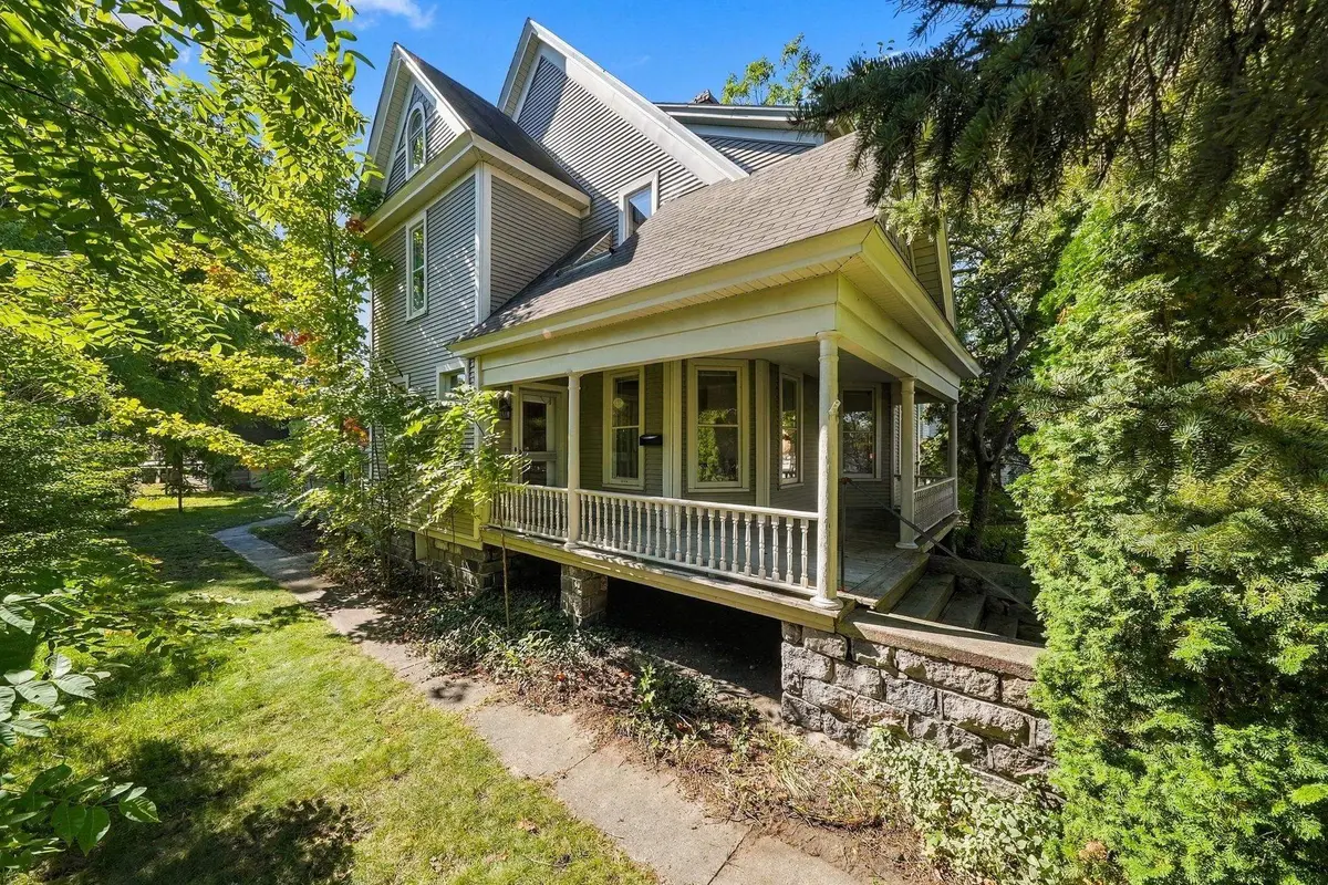 146 E Eleventh ST, Traverse City, MI 49684 - #1