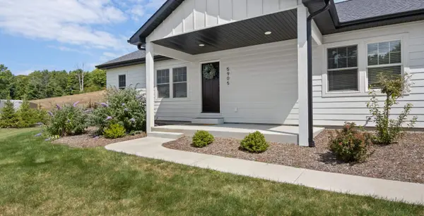 5905 Bunker Hill RD, Williamsburg, MI 49690