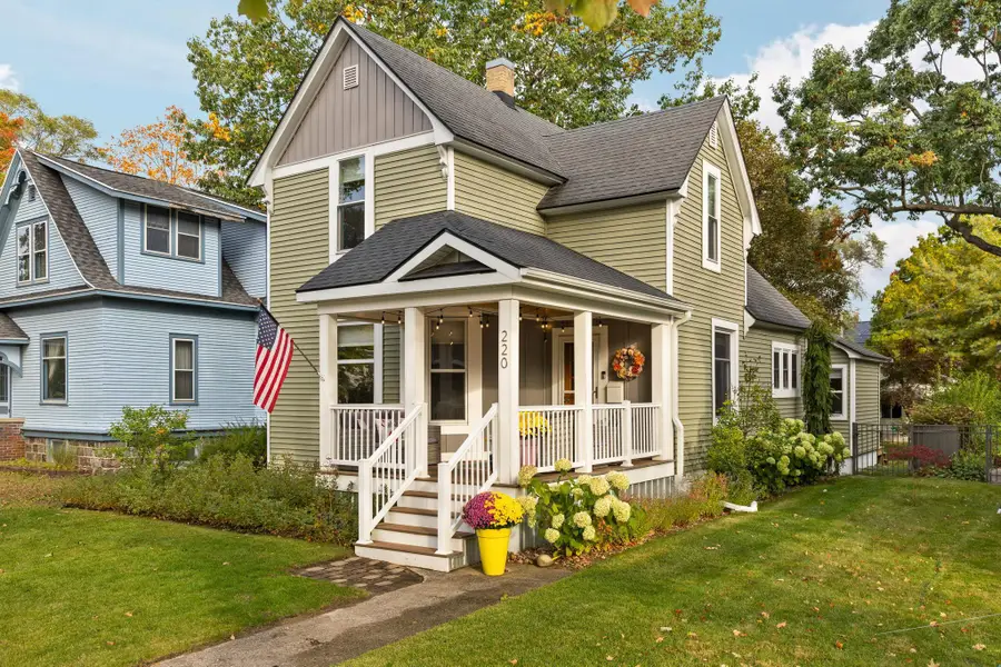 220 W Tenth ST, Traverse City, MI 49684 - #2