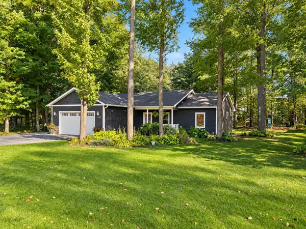4828 Birdie LN, TraverseCity, MI 49685