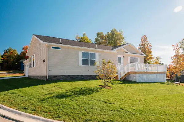 2111 Vista View DR, TraverseCity, MI 49686