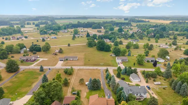 1016 Pyrenees DR, LakeIsabella, MI 48893